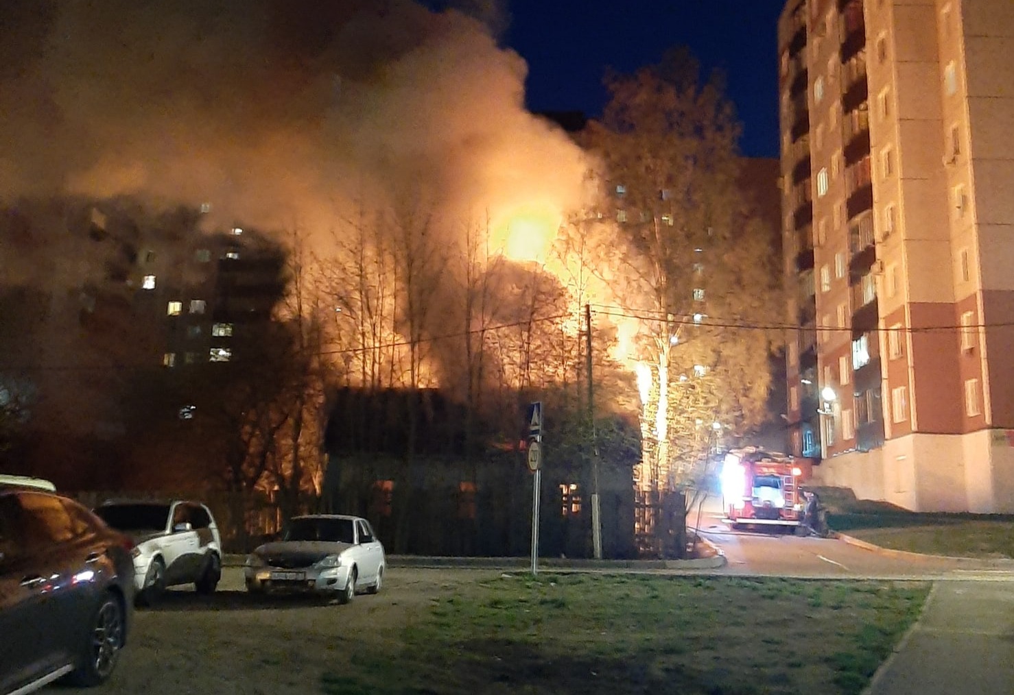 Ночью в Выборге снова горел деревянный дом | 06.05.2020 | ЛенОбласть -  БезФормата