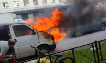 На Заневском проспекте горит машина
