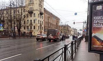 Сразу три автомобиля столкнулись на Московском шоссе