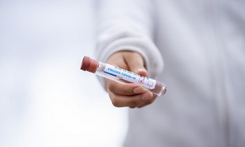 Более 640 тысяч жителей Ленобласти полностью вакцинировались от COVID-19