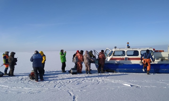 14 рыбаков спасли с отколовшейся льдины