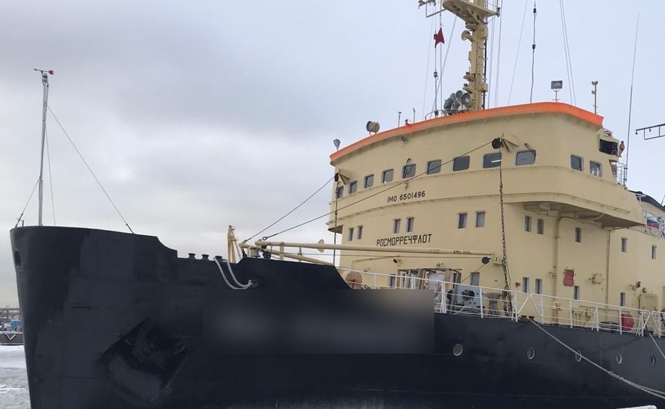 Главный механика ледокола похитил с судна 10 тон дизельного топлива