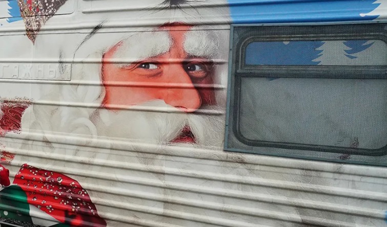 Дед Мороз и Снегурочка поздравят пассажиров электричек