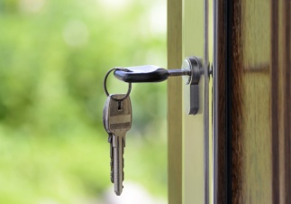 Оставил пенсионерку без квартиры