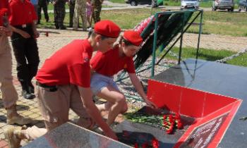 В Сланцах почтили память ветеранов боевых действий