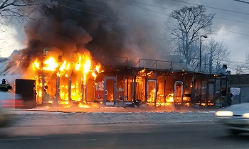 Павильоны с вениками сгорели на Выборгском шоссе