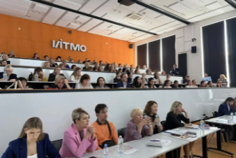 Поддержка на каждом этапе: Ленобласть держит курс на демографию