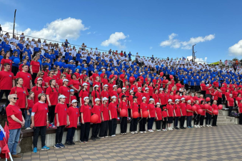 Марафон, сводный хор и триколор: как Ленобласть отметила День России