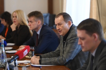 Александр Дрозденко встретился с семьями защитников