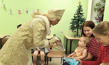 Тосненский район присоединился к благотворительной акции «Дед Мороз идет в гости»