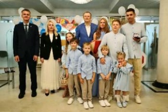 Приозерский район – в пятерке лидеров по поддержке семей в Ленобласти!