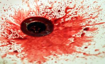 Увидел кровь? Не падай в обморок! Скорая спешит на помощь