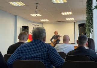 Голос к сердцу солдата