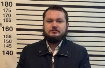 Житель Петергофа помог кинуть ленинградскую бабушку на 2,4 млн рублей