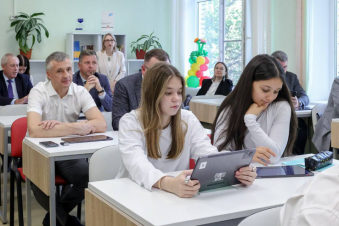 Школьникам Выборгского района — передвижной компьютерный класс