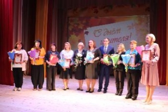 В Приозерском Киноконцертном зале отметили День учителя