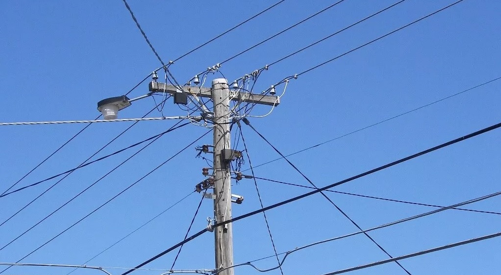 Как житель Новосаратовки спасал электрический столб