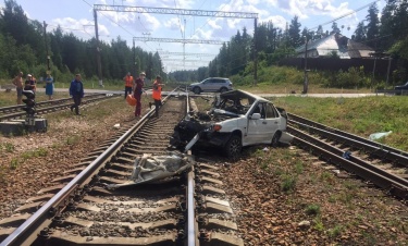 Три человека погибли в аварии с участием машины и локомотива на станции Орехово