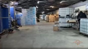 Более 100 тысяч «алкашки» обнаружили на нелегальном производстве под Гатчиной
