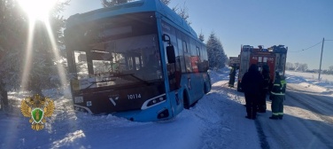 Автобус съехал в кювет под Гатчиной