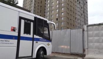 Полиция проверила стройки в Мурино и Московском районе СПб