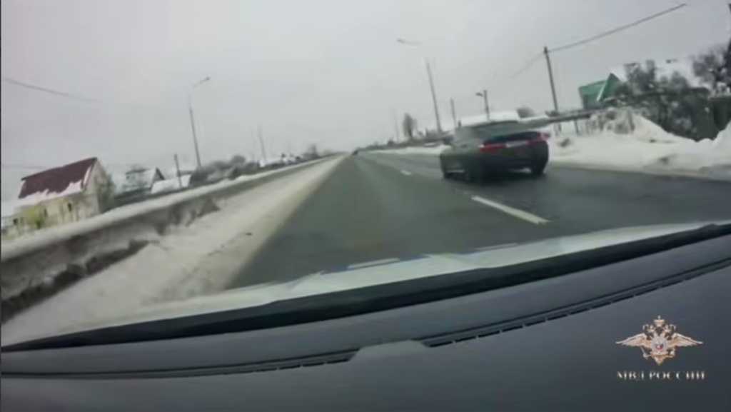 сбил полицейского и выбросил наркотики2.jpg