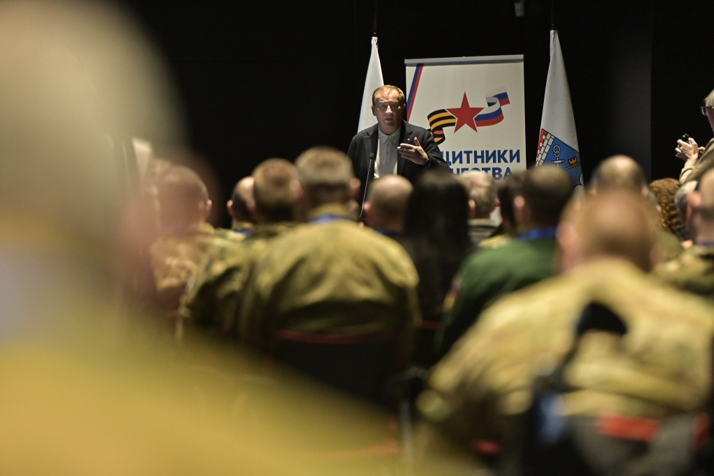 Дрозденко в 23 февраля_1.jpg Дрозденко в 23 февраля_1.jpg